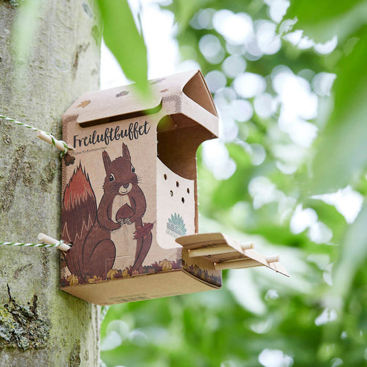 Freiluftbuffet für Eichhörnchen